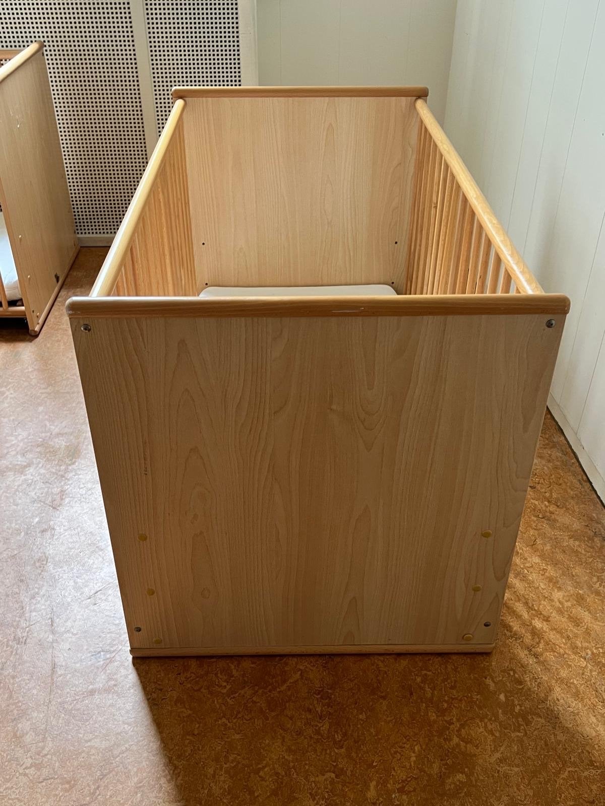 Kinderledikant met matras - Houten ledikant, Ophalen, Gebruikt