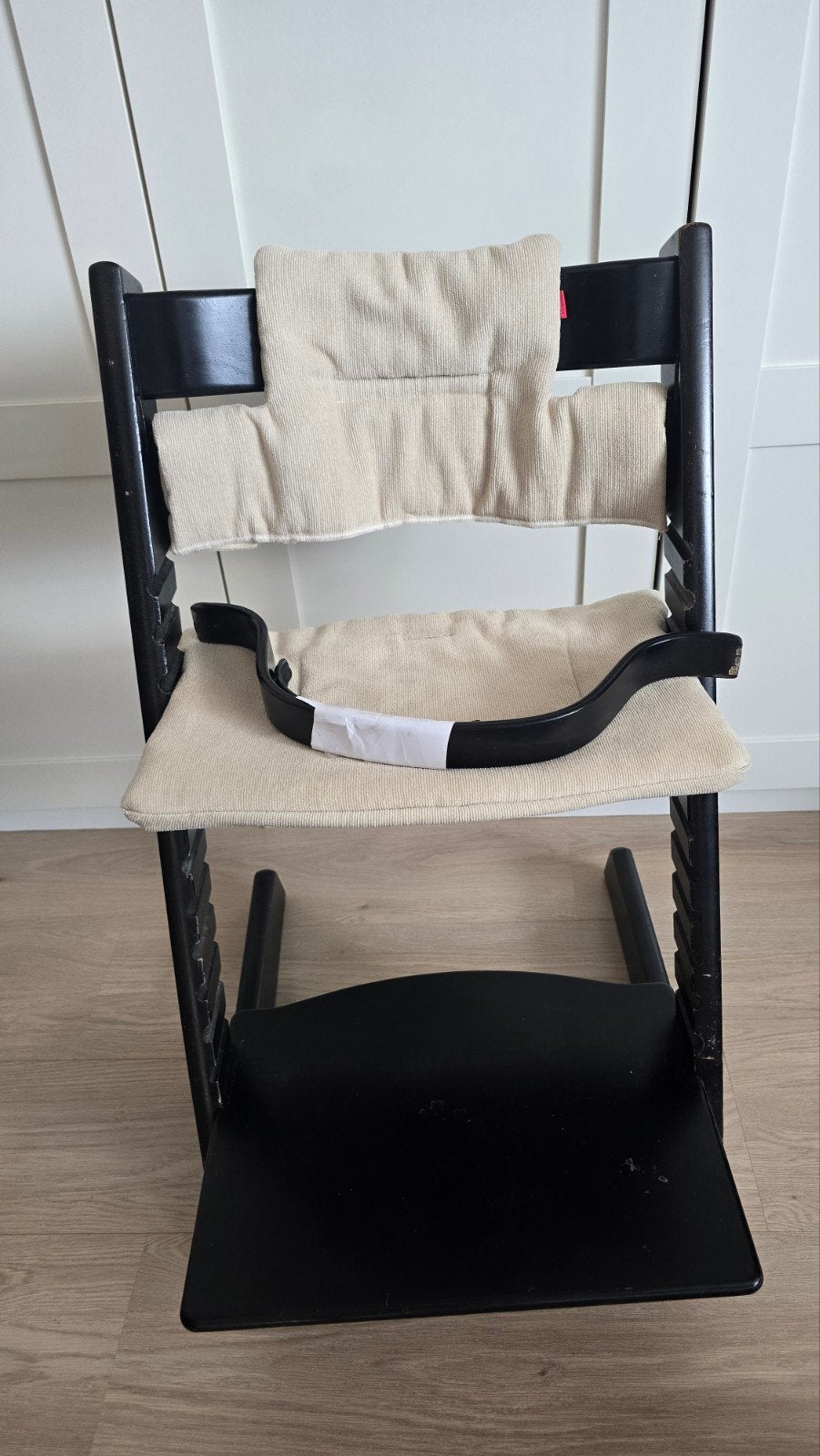 Kinderstoel met bekleding en beugel STOKKE, Ophalen, Gebruikt, Meegroeistoel
