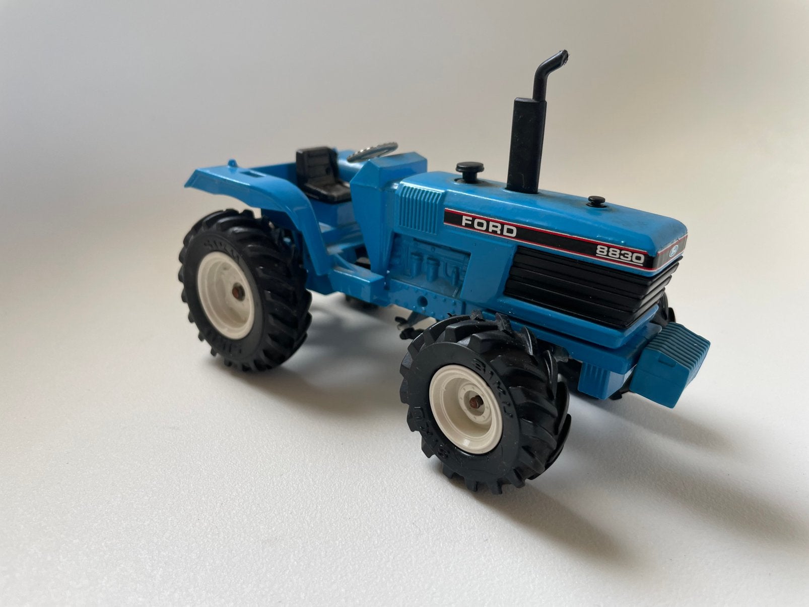 Model Ford 8830 tractor trekker, blauw, geen cab, Siku, 1/32, Hobby en Vrije tijd, Modelauto's | 1:32, Ophalen of Verzenden, Gebruikt