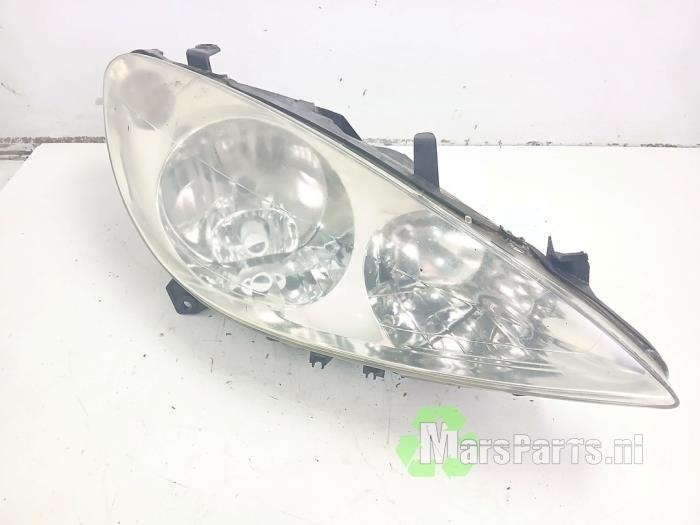 Koplamp rechts van een Peugeot 307