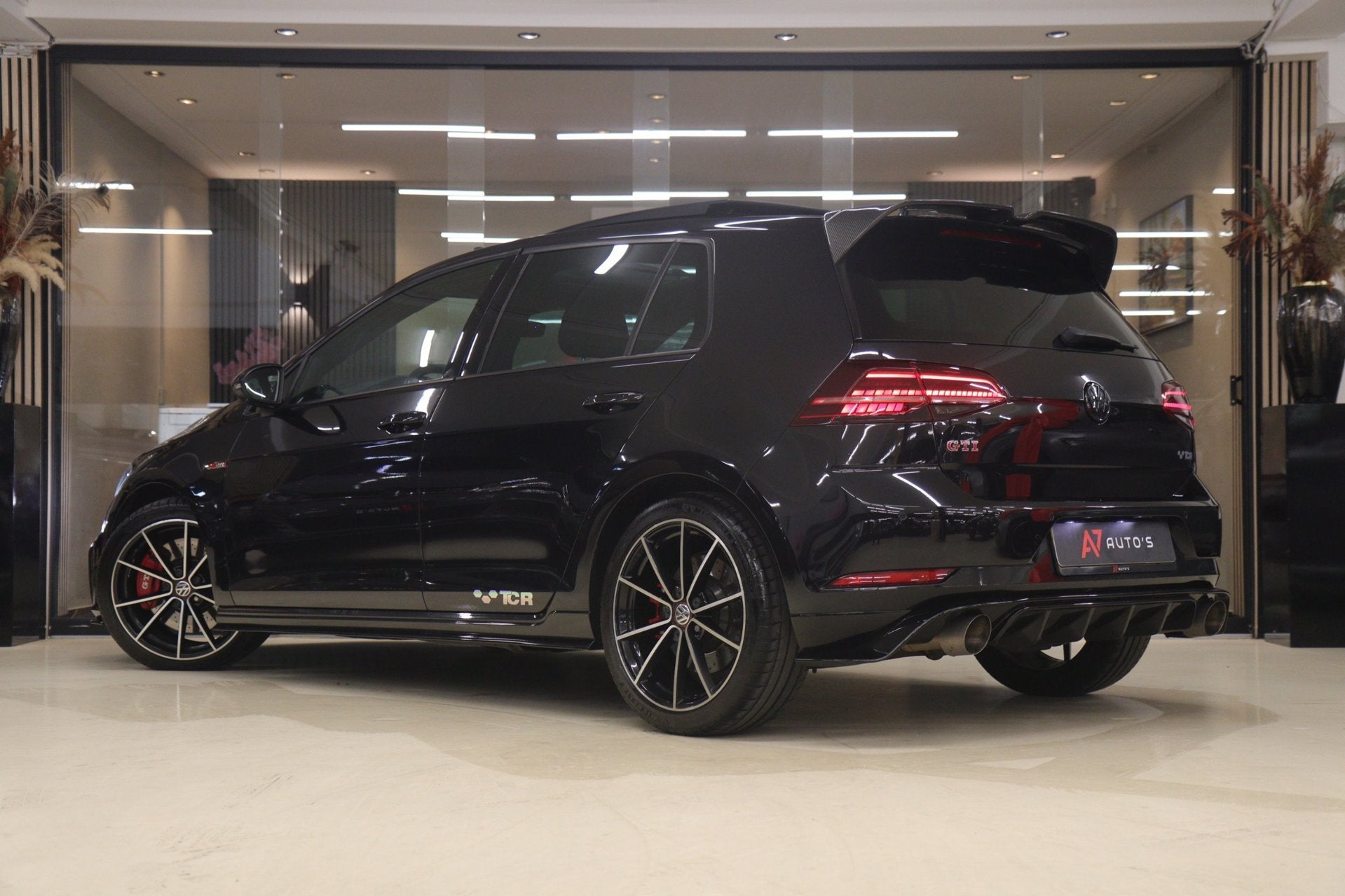 Volkswagen Golf 2.0 TSI GTI TCR /PANO/MILLTEK/CARPLAY/CARBON, Auto's, 1330 kg, Gebruikt, Euro 6, 4 cilinders