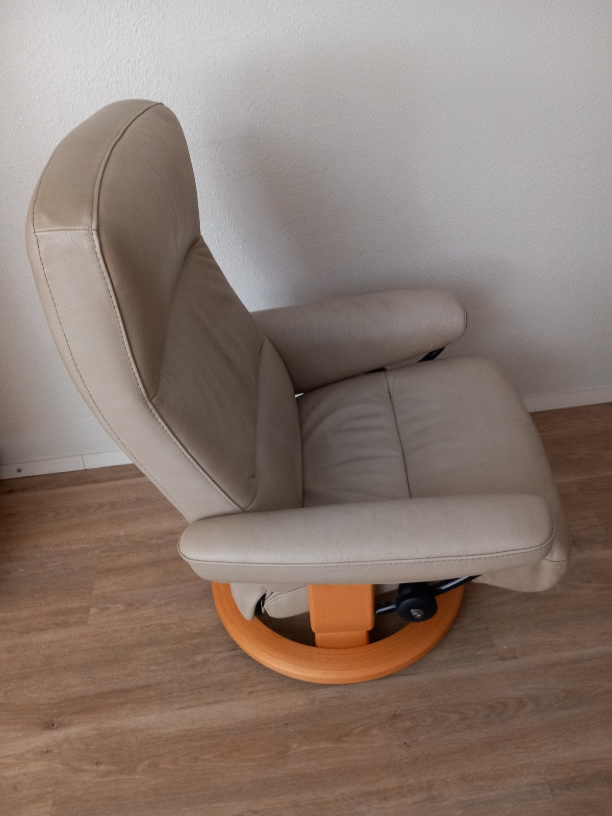 fauteuil stoel. merk Stressless. Beige., Huis en Inrichting, Fauteuils, Ophalen, Gebruikt, Minder dan 75 cm, Leer