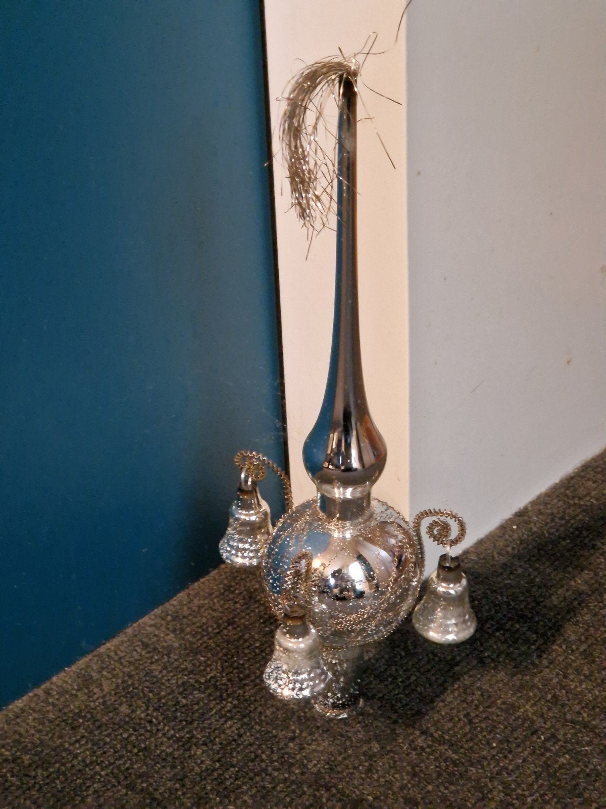 Vintage Kerstboom piek met 3 klokjes aan chenille draad., Diversen, Ophalen of Verzenden, Gebruikt