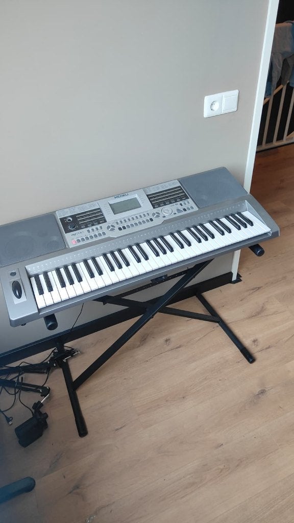 Medeli Md700 keyboard met standaard, muziekhouder en tas, Ophalen, 61 toetsen, Medeli, Aanslaggevoelig