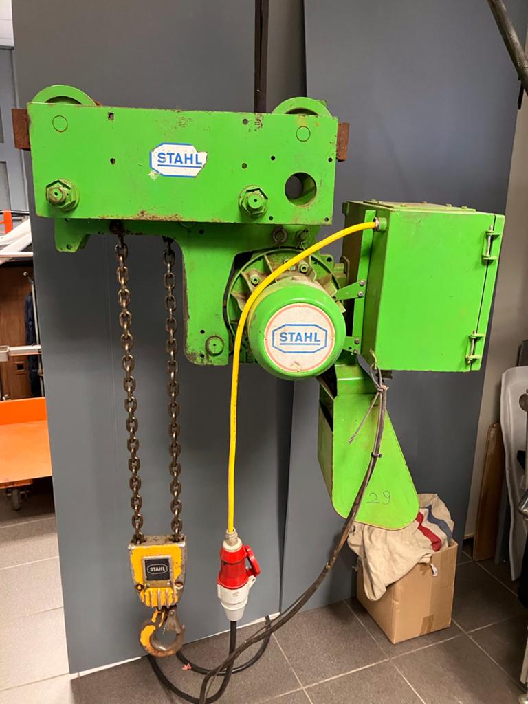 Stahl takel type R12 hijsvermogen 1250 kg korte bouw loopkat, Doe-het-zelf en Verbouw, Ophalen, Gebruikt, Elektrisch