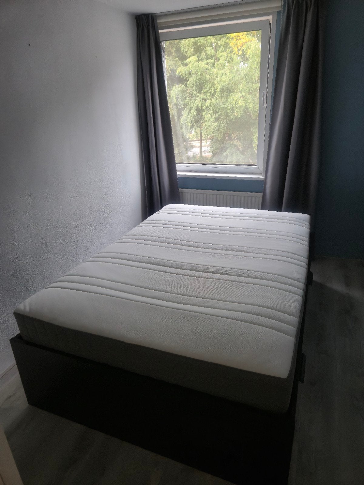 IKEA bed 140x200 cm met lades + HÖVÅG matras + lattenbodem, Ophalen, Gebruikt, Zwart, Tweepersoons