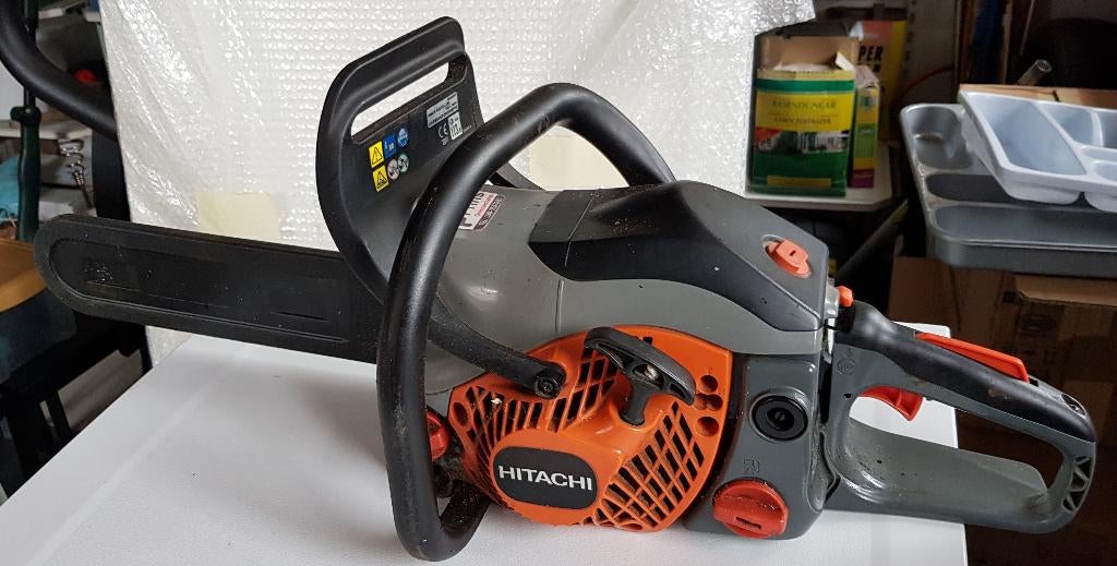 Lichte Hitatchi benzine kettingzaag CS33EB, Gebruikt, Kettingzaag, Ophalen of Verzenden, 30 tot 70 mm