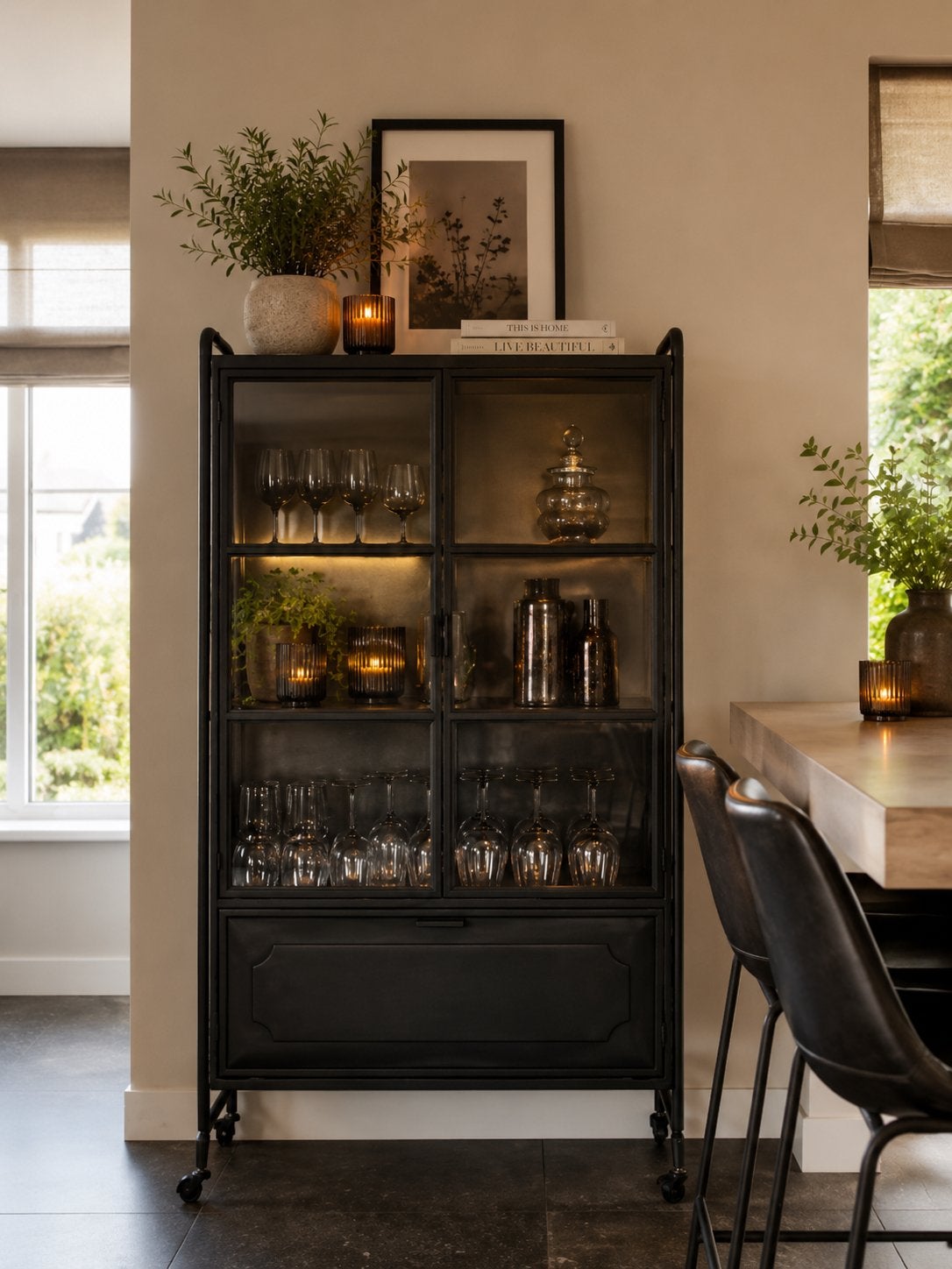 Bepurehome servieskast vitrinekast buffetkast zwart metaal, Huis en Inrichting, Kasten | Vitrinekasten, Ophalen, Gebruikt, 50 tot 100 cm