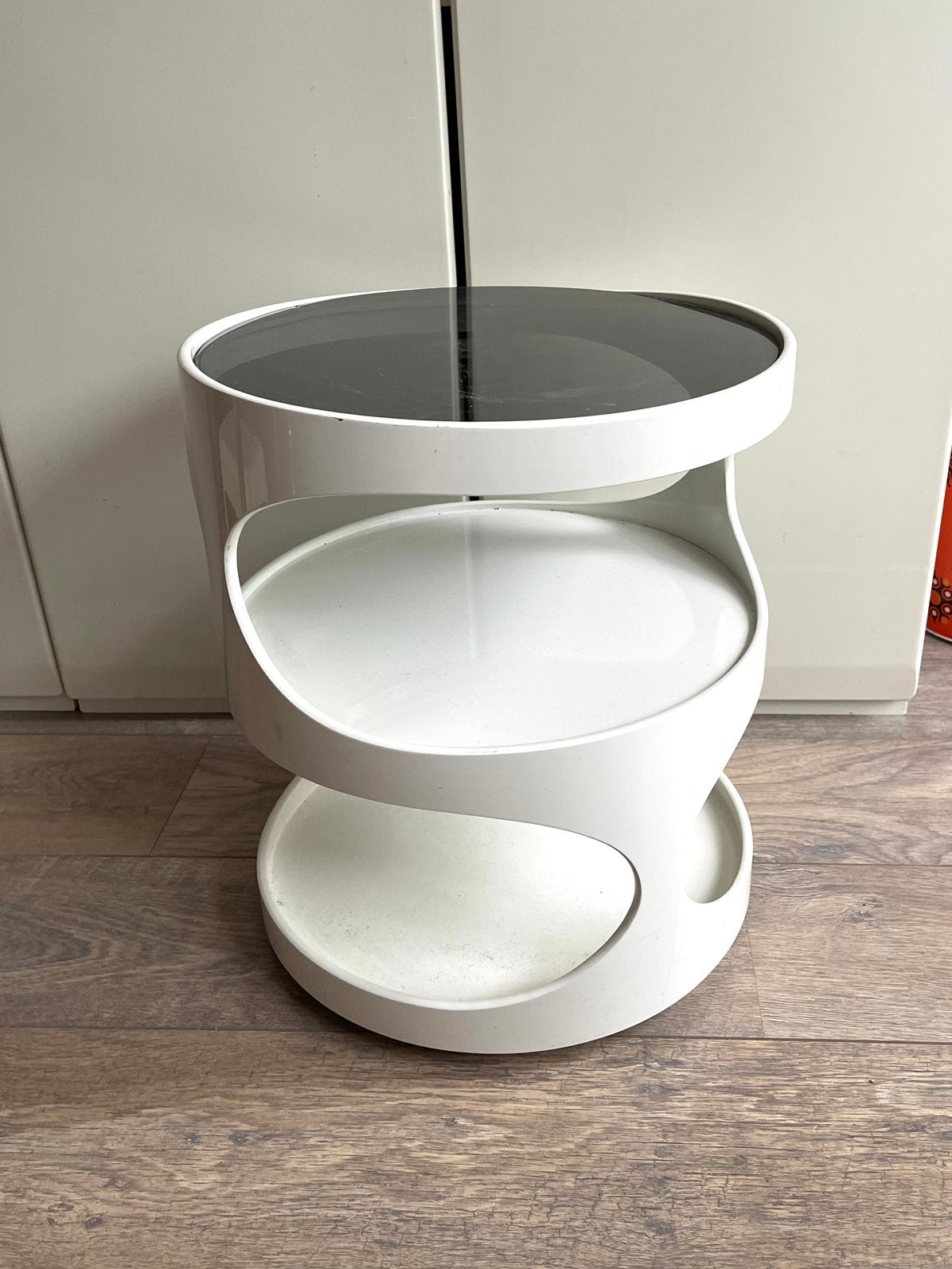 Rond Nebu space age kastje bijzettafel, Minder dan 55 cm, Rond, Zo goed als nieuw, Ophalen