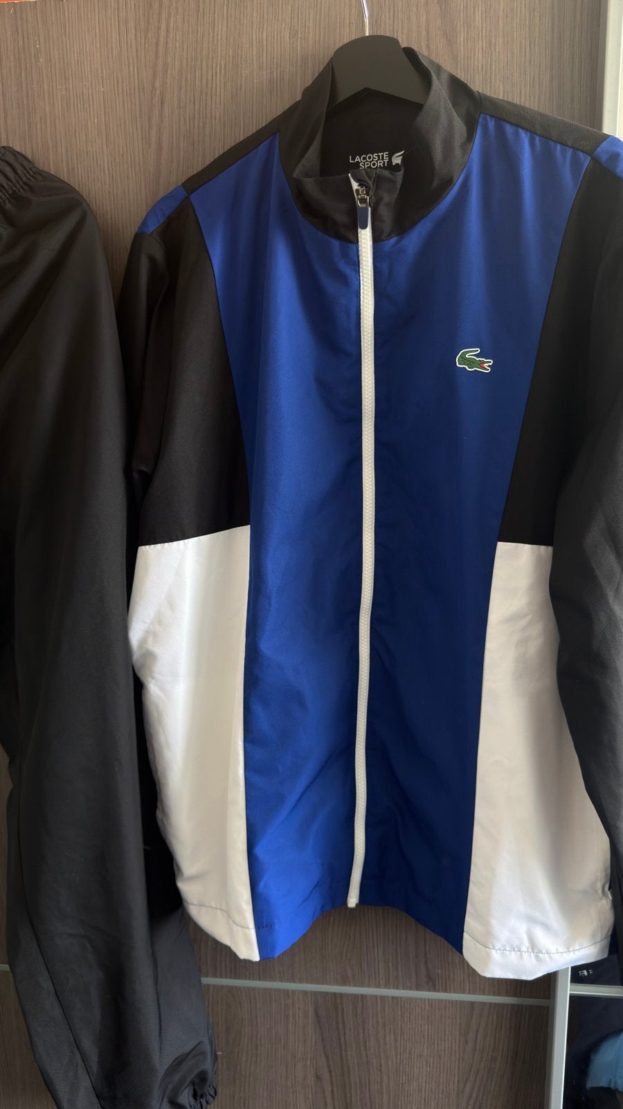 Lacoste Sport Trainingspak - Blauw, Zwart, Wit (XL), Meerkleurig, Maat 56/58 (XL), Ophalen of Verzenden, Zo goed als nieuw