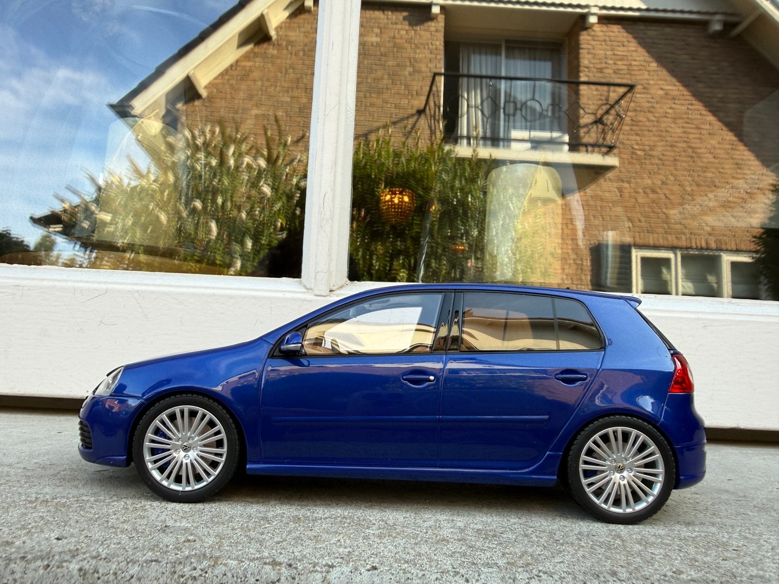 1:18 Volkswagen Golf V R32 blauw Otto Models OT192, Hobby en Vrije tijd, Modelauto's | 1:18, 2, rue de l'écusson, Zone commerciale Oxygène Sud, Josselin, 56120, FR