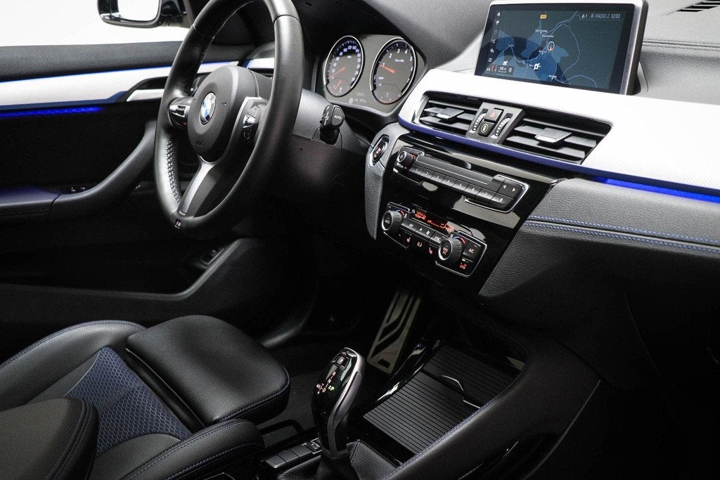 BMW X1 sDrive18i M-Sport High Executive | PANORAMADAK | DAB, Stof, Gebruikt, Met garantie (alle), 19 km/l