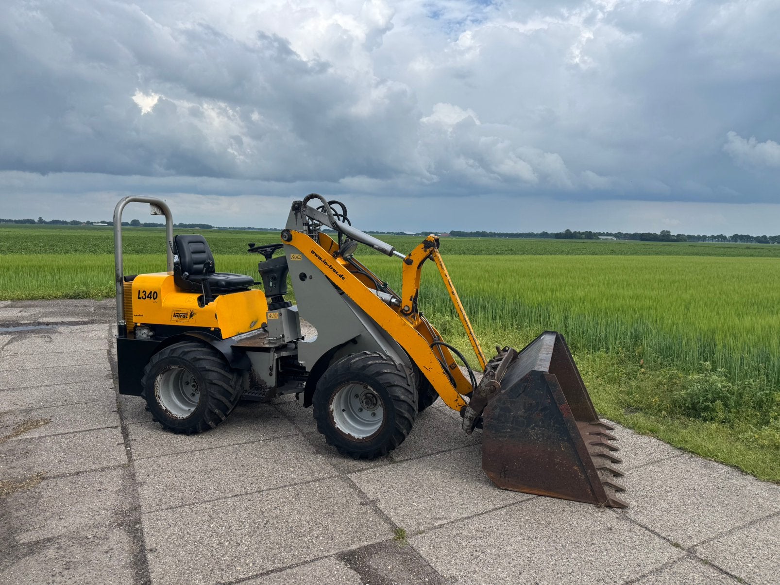 Intrac L340 Minishovel shovel  Duitse degelijkeheid NL, Zakelijke goederen, Machines en Bouw | Kranen en Graafmachines, Ophalen