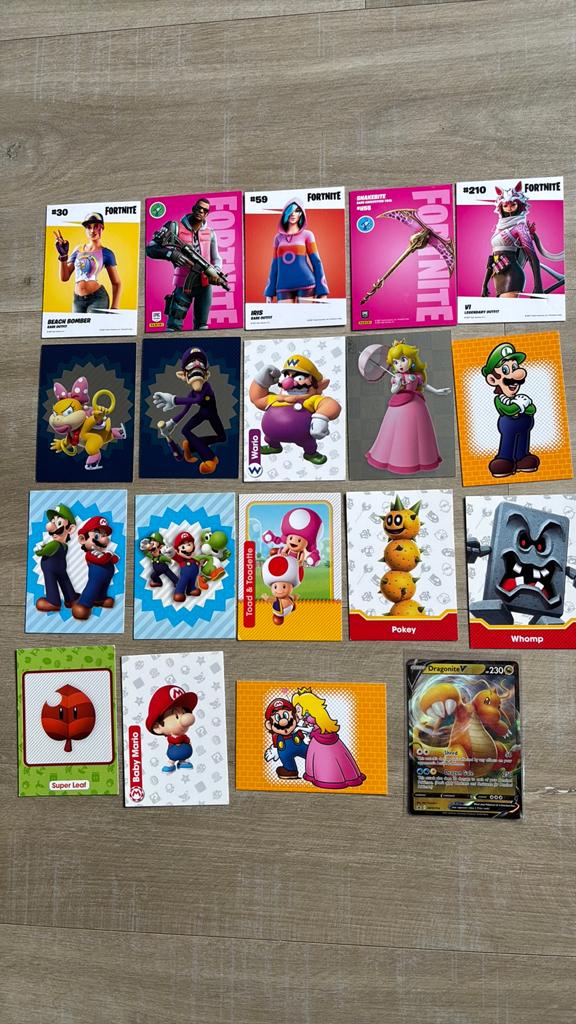 Fortnite en Mario kaarten, Ophalen of Verzenden, Zo goed als nieuw, Meerdere plaatjes