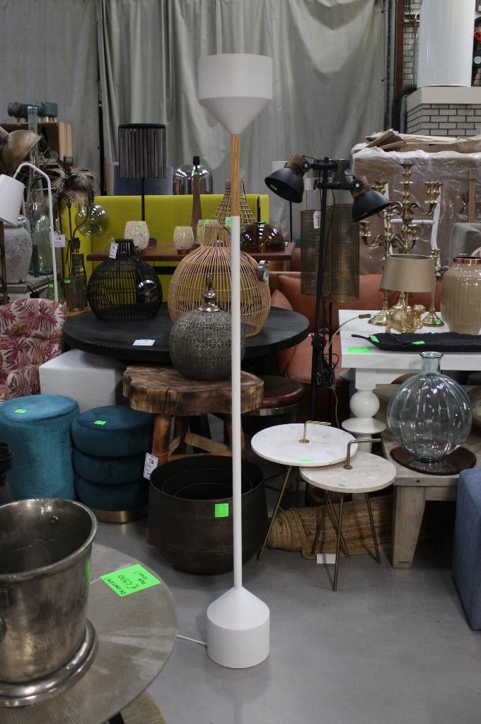 Leuke vloerlamp TORCH ZUIVER wit hout metaal Scandinavisch, Ophalen, Zo goed als nieuw, Hout, 150 tot 200 cm