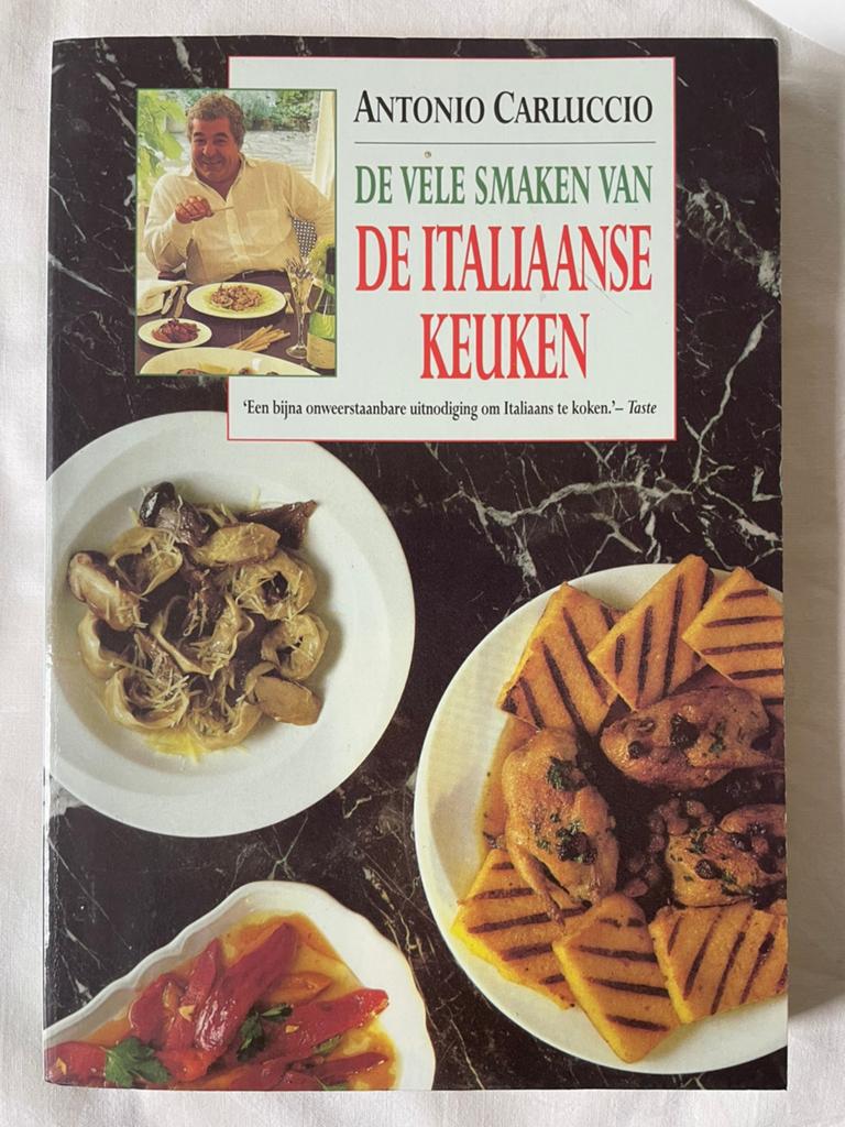 De Vele Smaken van de Italiaanse keuken - Antonio Carluccio, Boeken, Kookboeken, Verzenden, Zo goed als nieuw, Italië, Hoofdgerechten