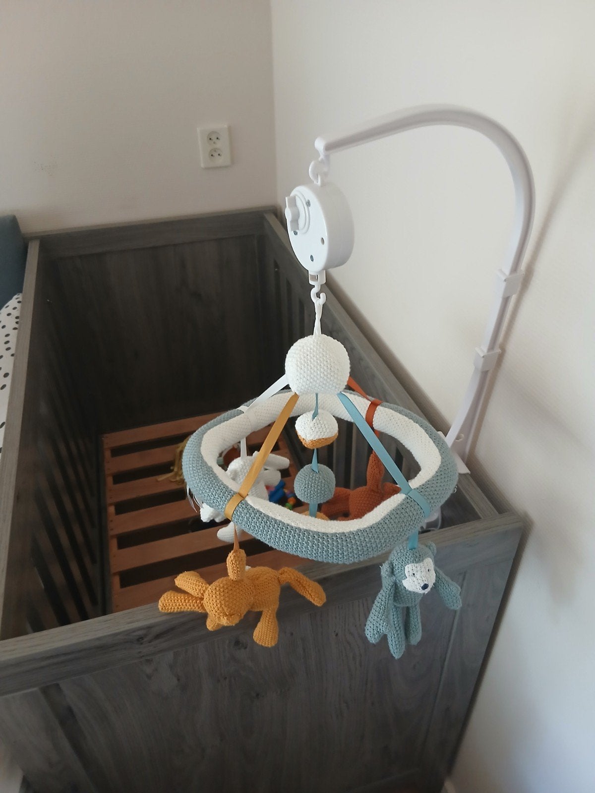 Stijlvol grijs ledikant voor babykamer, Ophalen, Zo goed als nieuw, Ledikant