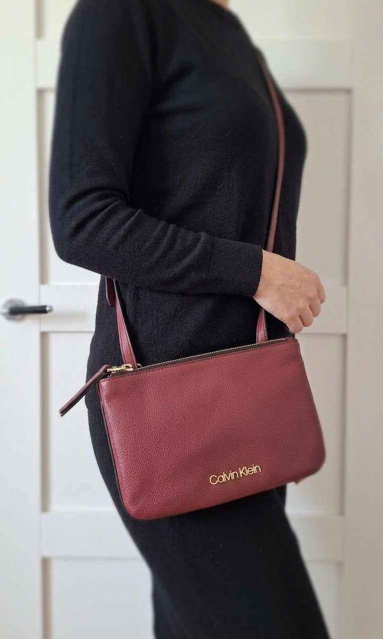 Nieuwe Calvin Klein schoudertas - Wijnrood, Ophalen of Verzenden, Nieuw, Rood, Leer