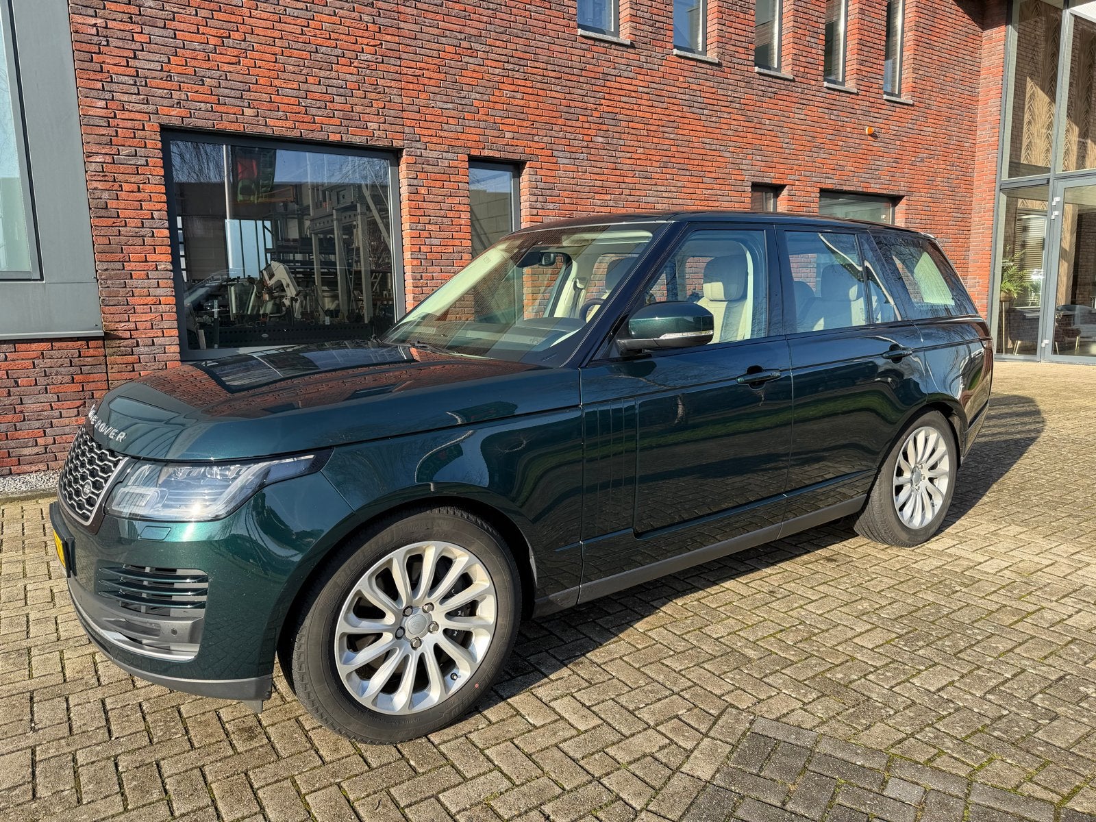 Land Rover Range Rover 2.0 P400e 404pk Aut 2019 Groen, Auto's, Land Rover, Automaat, 2500 kg, Plug-in hybride, Vierwielaandrijving