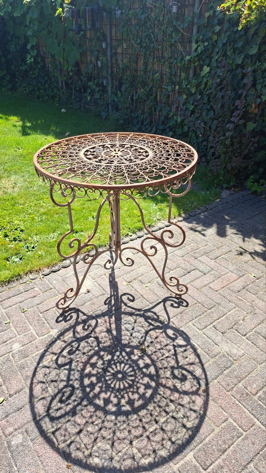 Antieke gietijzeren tuintafel - Rond, 70 cm doorsnede, Tuin en Terras, Ophalen, Gebruikt, Rond, Metaal