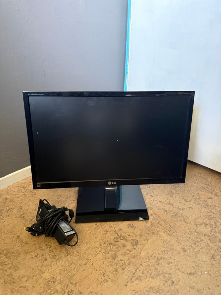 LG 22 inch Full HD Monitor (HDMI, DVI, VGA), Ophalen of Verzenden, Full HD, 60 Hz of minder, DVI