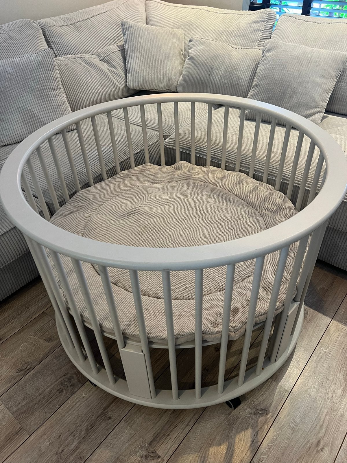 Ronde box crème/beige met 2 passende kleden, Kinderen en Baby's, Ophalen, Gebruikt, Rond, Boxkleed