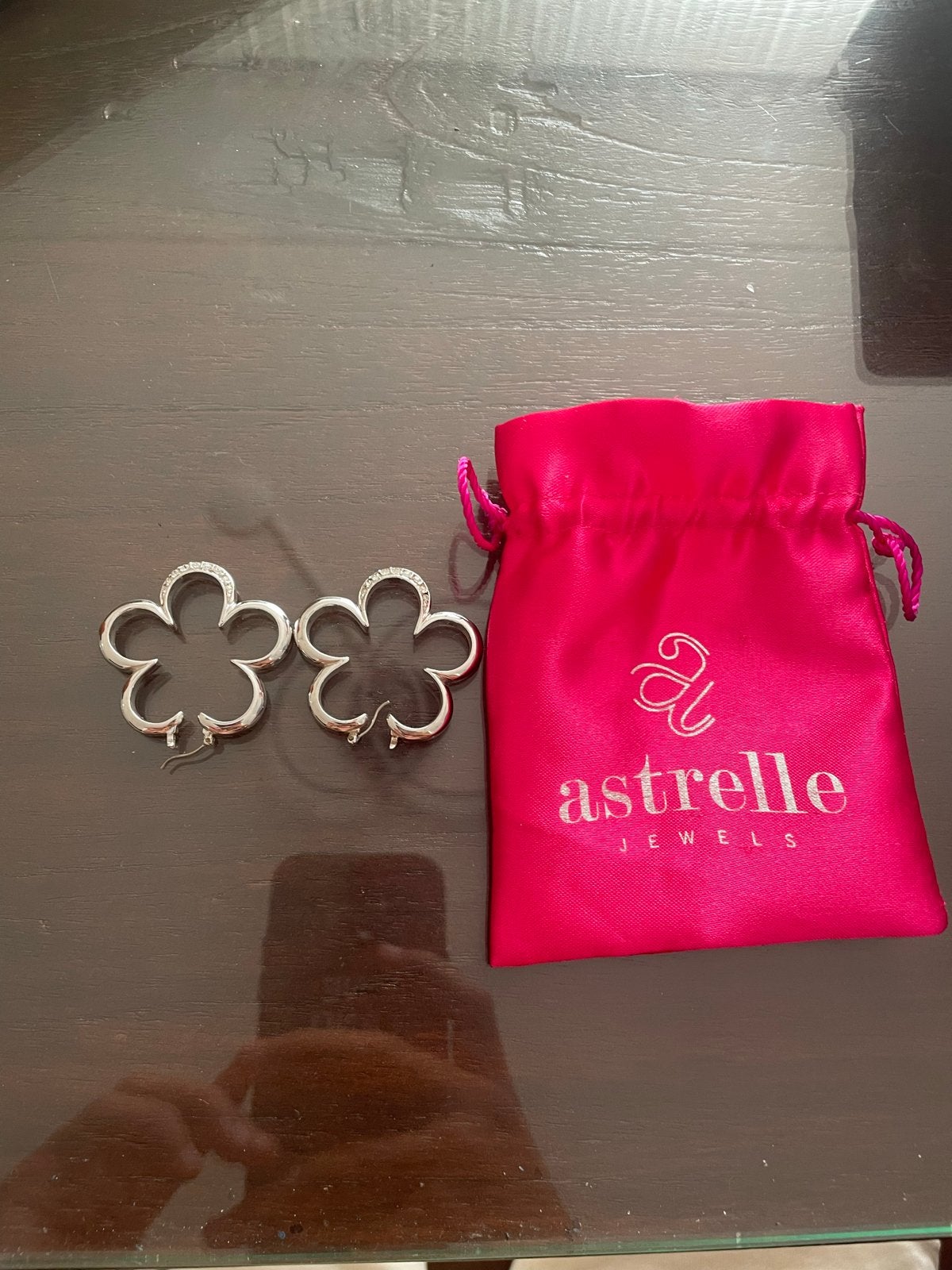 Astrelle Jewels Zilverkleurige Oorbellen met Strass, Overige materialen, Hangers, Ophalen of Verzenden, Zo goed als nieuw