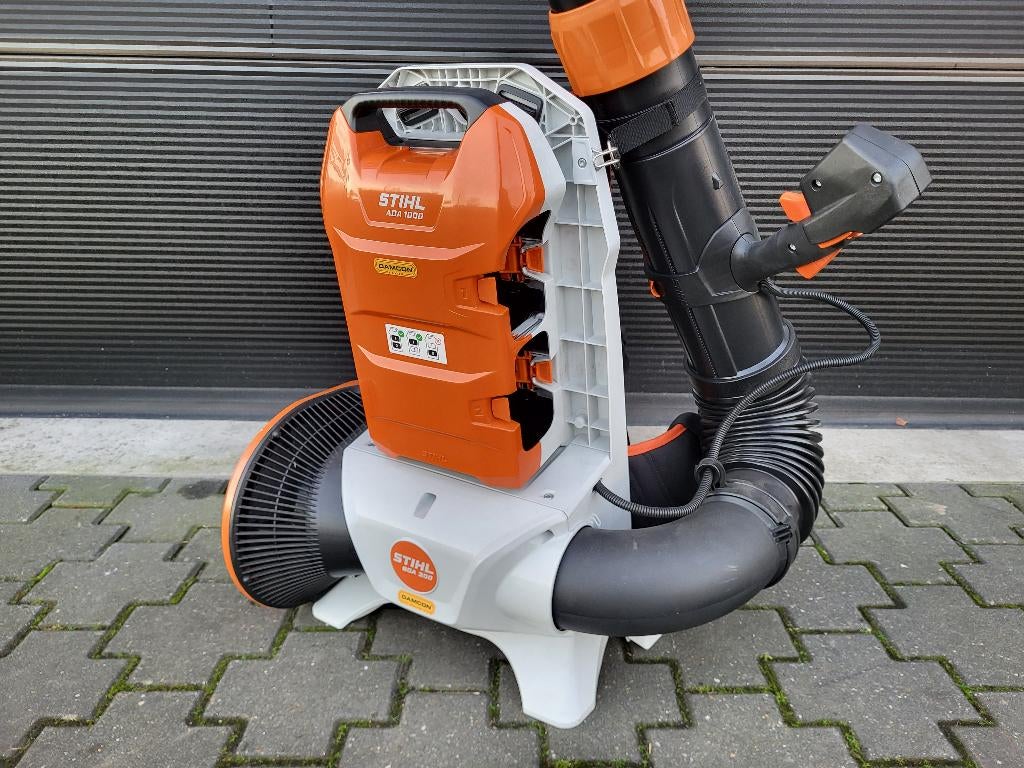 Stihl accubladblazer BGA 300 + Gratis ADA1000, Ophalen, Stihl, Elektrisch, Ruggedragen