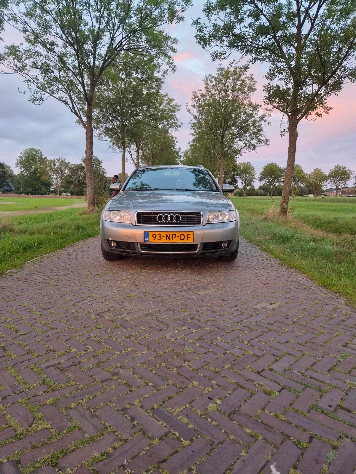 Audi A4 2.0 Avant 110KW AUT 2004 Grijs, Auto's, 4 cilinders, 1984 cc, A4, Origineel Nederlands