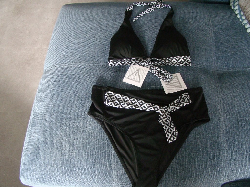 Bikini met leuke details / maat L / zwart / NIEUW, Zwart, Nieuw, Ophalen of Verzenden, Bikini
