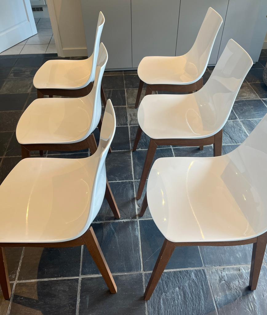 Moderne eetkamerstoelen met houten onderstel, Huis en Inrichting, Stoelen, Gebruikt, Wit, Modern, Vijf, Zes of meer stoelen