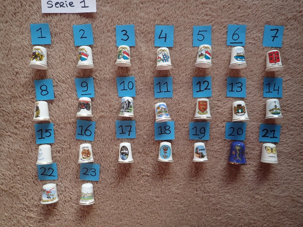 Vingerhoedjes, serie 1, Ophalen of Verzenden, Zo goed als nieuw
