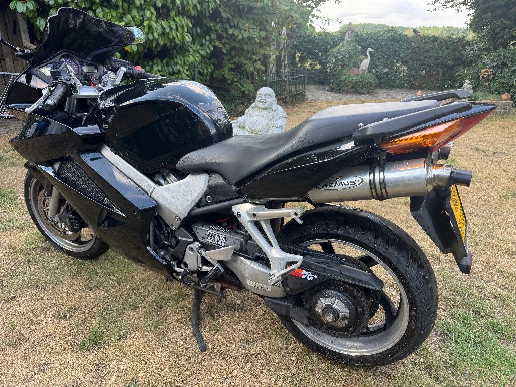 Foto 3 van VFR 800 V-TEC voor onderdelen of ruilen