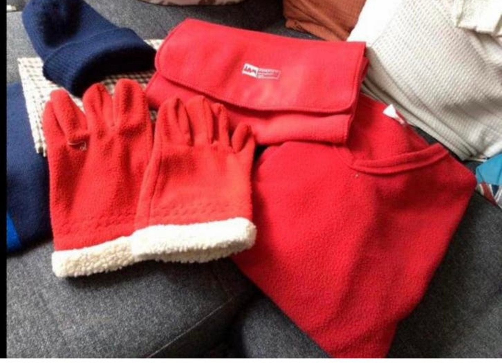 SJAALS MUTSEN en WANTEN 🌺 ALLES 20 EURO 🌺 zie info, Kleding | Dames, Mutsen, Sjaals en Handschoenen, Ophalen of Verzenden, Zo goed als nieuw