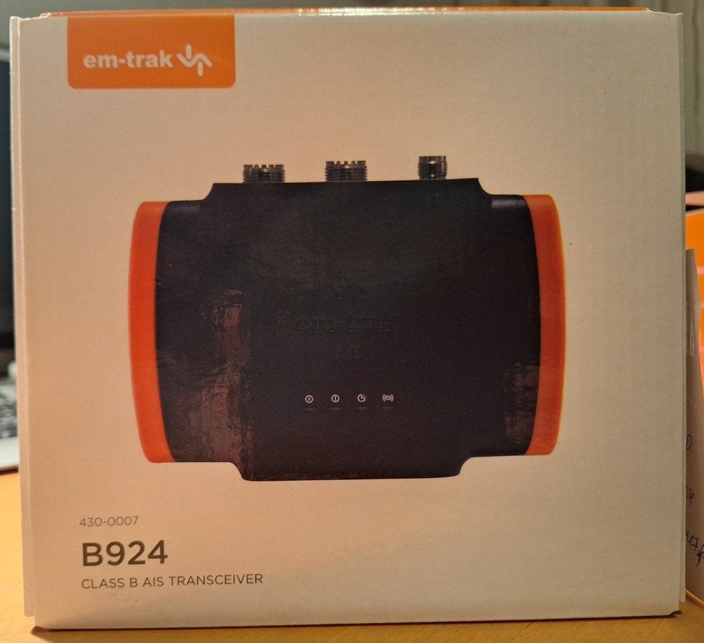NIEUW: Em-trak B924 AIS Transceiver - Splitter & WiFi/BT, Ophalen of Verzenden, Nieuw, Communicatie