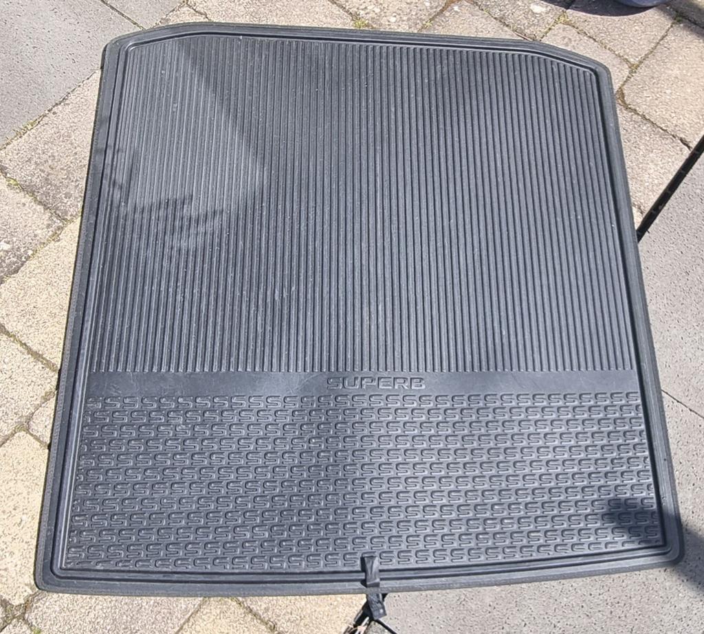 Skoda Superb kofferbakmat - origineel, zwart, 101x109.5cm, Ophalen, Gebruikt