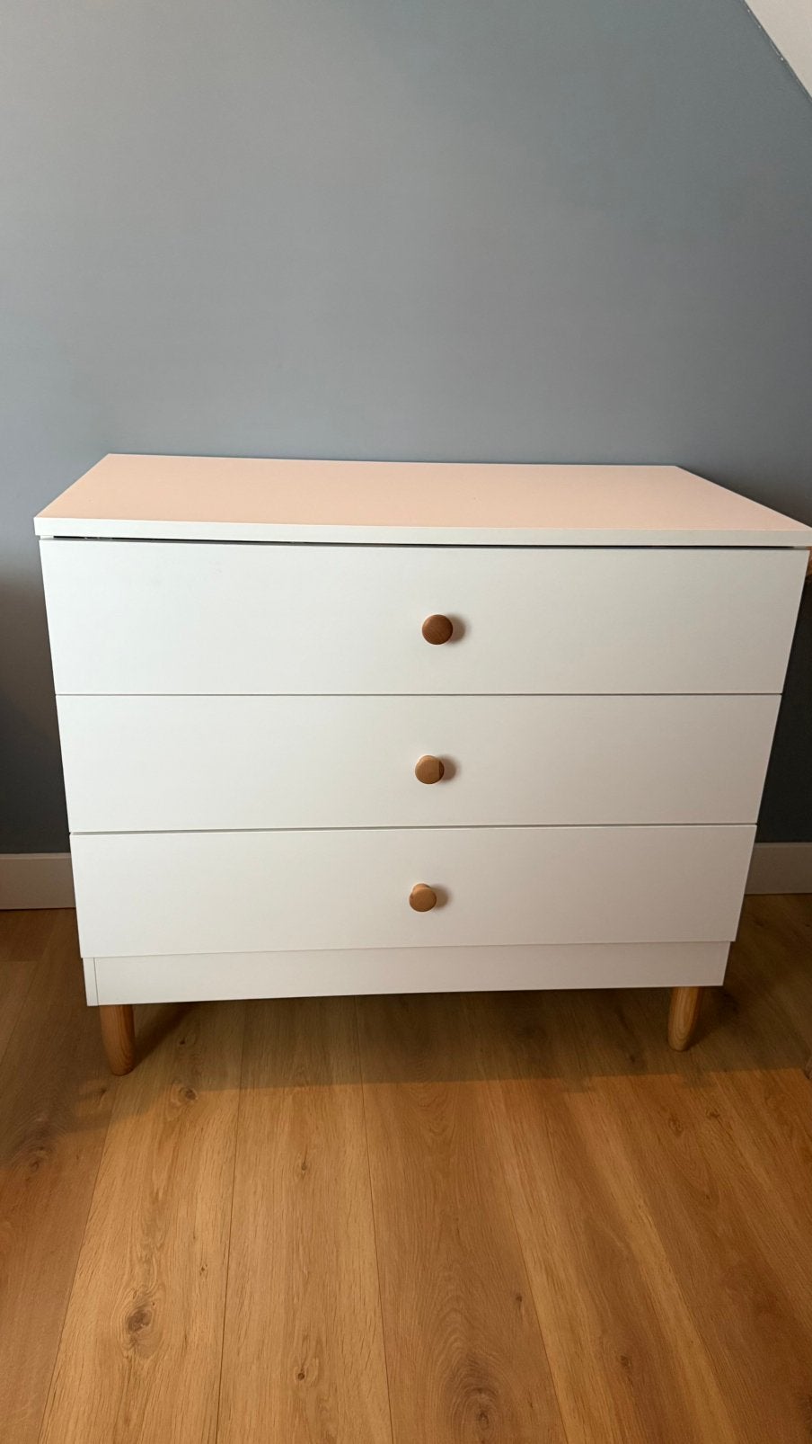 Commode en ledikant van Petit Amelie, Huis en Inrichting, Kasten | Ladekasten, Ophalen, 50 tot 100 cm, Zo goed als nieuw, Minder dan 100 cm