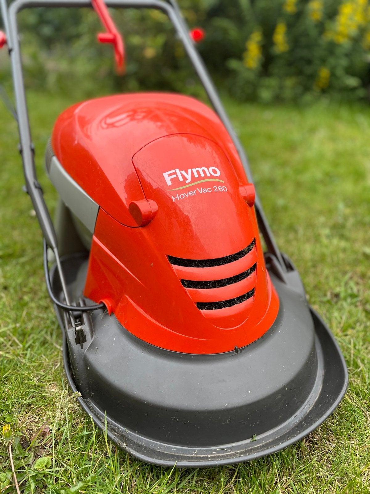 Flymo Hover Vac 250 zweefmaaier, Tuin en Terras, Ophalen, Elektrische grasmaaier, Zo goed als nieuw, Opvangbak