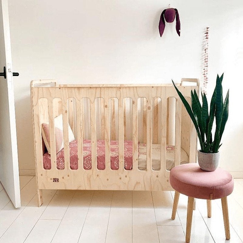 Ledikant 'Dertig Zes' 120 bij 60 cm + matras (IKEA), Modern, Scandinavisch, Zo goed als nieuw, Hout, Overige kleuren