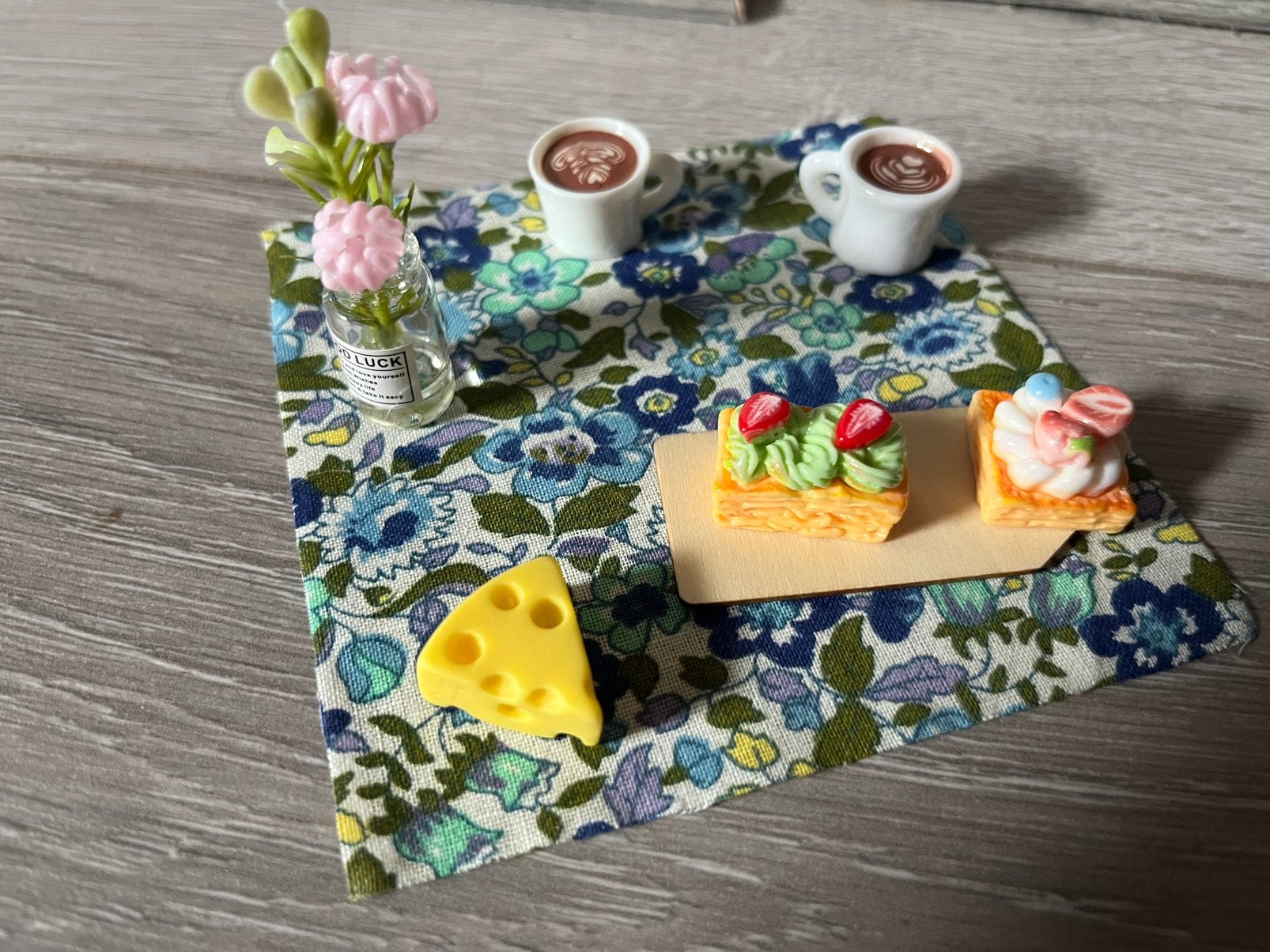 Picknicksetje incl verzenden, Ophalen, Zo goed als nieuw, Poppenhuis