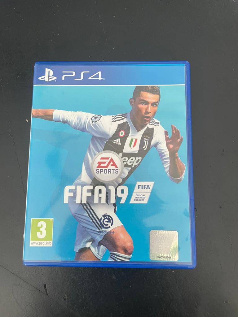 Fifa 19 PlayStation 4, Ophalen of Verzenden, Zo goed als nieuw, Sport, 3 spelers of meer