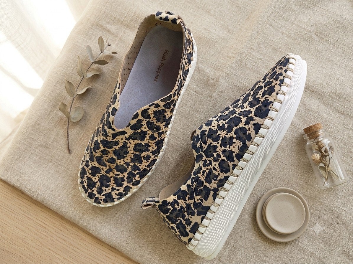 Hush Puppies panterprint instappers - nieuw, maat 37, Bruin, Instappers, Nieuw, Ophalen of Verzenden