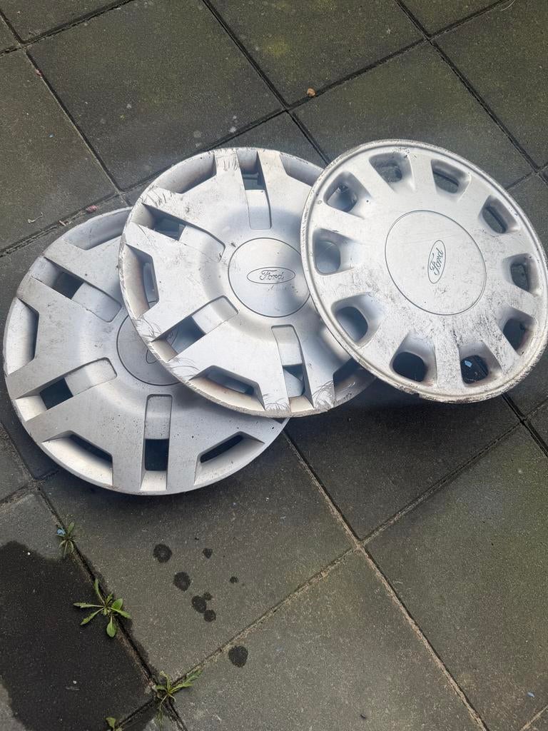 Ford wieldoppen - Set van 2 en een losse, Ophalen, Gebruikt