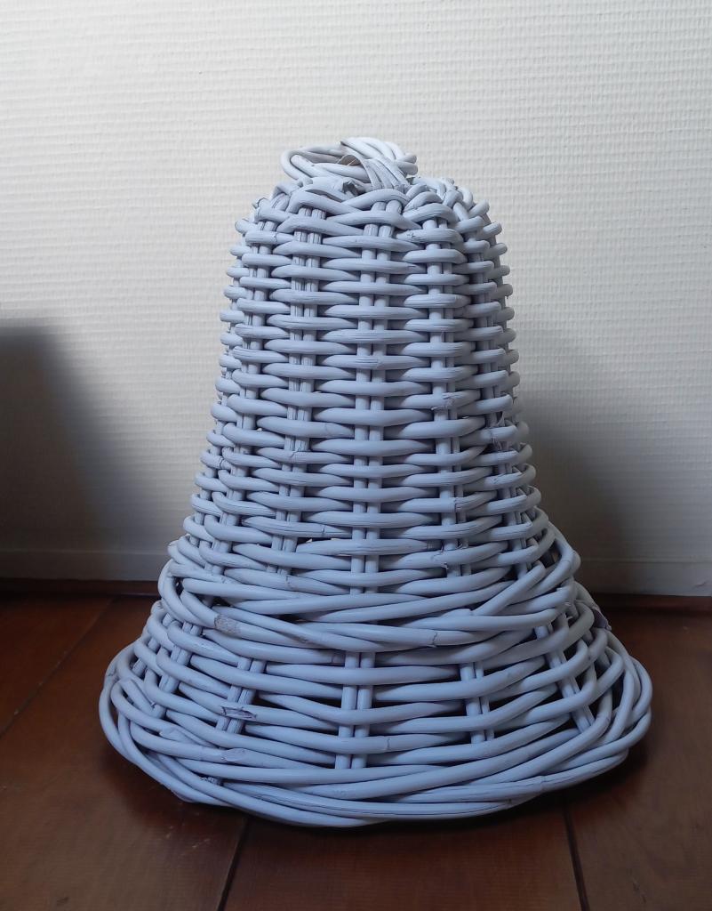Mooi witte rotan kerstklok + kerstlint 40 cm @DOC61, Ophalen of Verzenden, Zo goed als nieuw