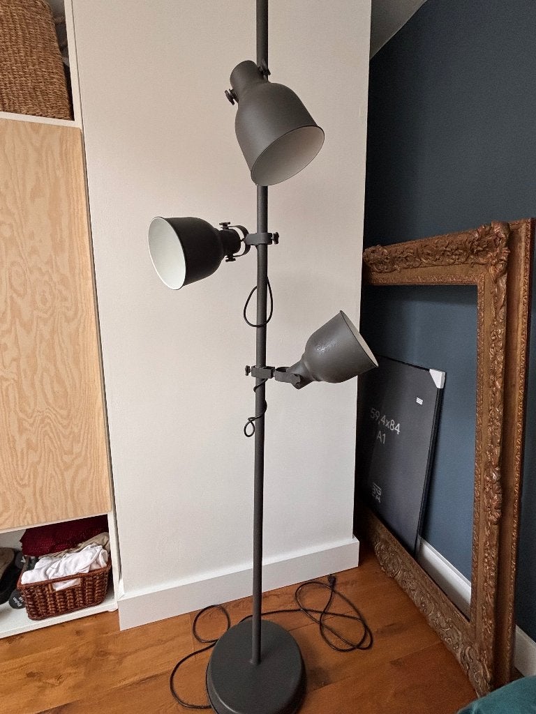 Grijze lamp, Ophalen, Kunststof, Gebruikt, 150 tot 200 cm