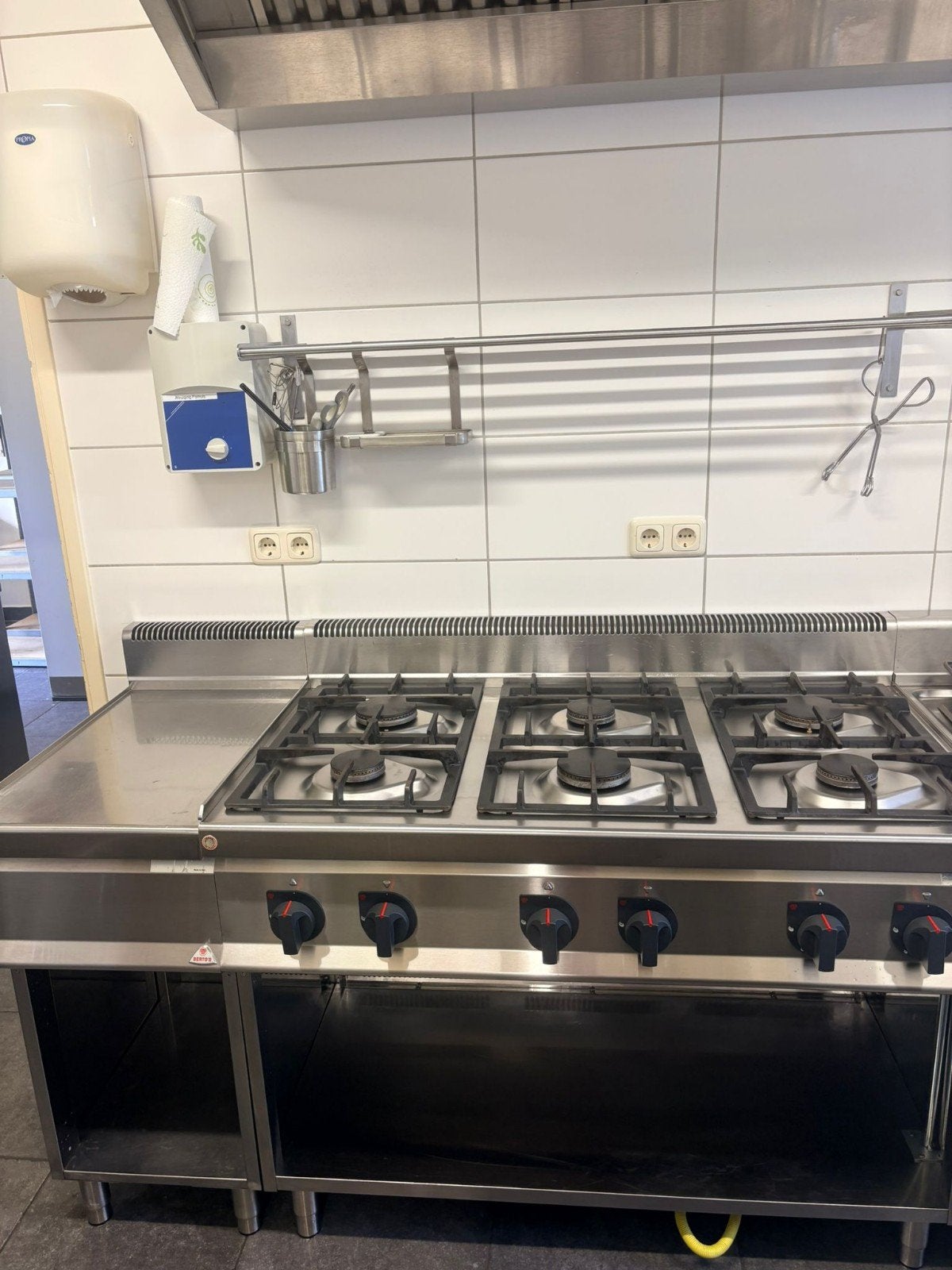 Berto's Kooklijn: 6-pits gasfornuis, friteuse & werktafel, Zakelijke goederen, Horeca | Keukenapparatuur, Ophalen, Fornuis, Frituur en Grillen