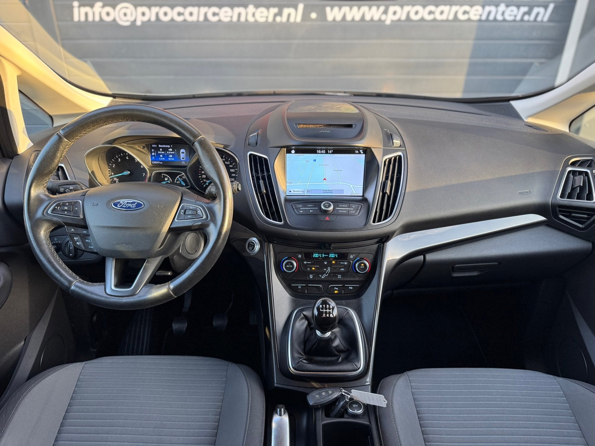 Ford C-Max 1.5 Titanium Climate | Cruise | V-A Pdc | Carplay, Auto's, Stof, Euro 6, 4 cilinders, 150 pk