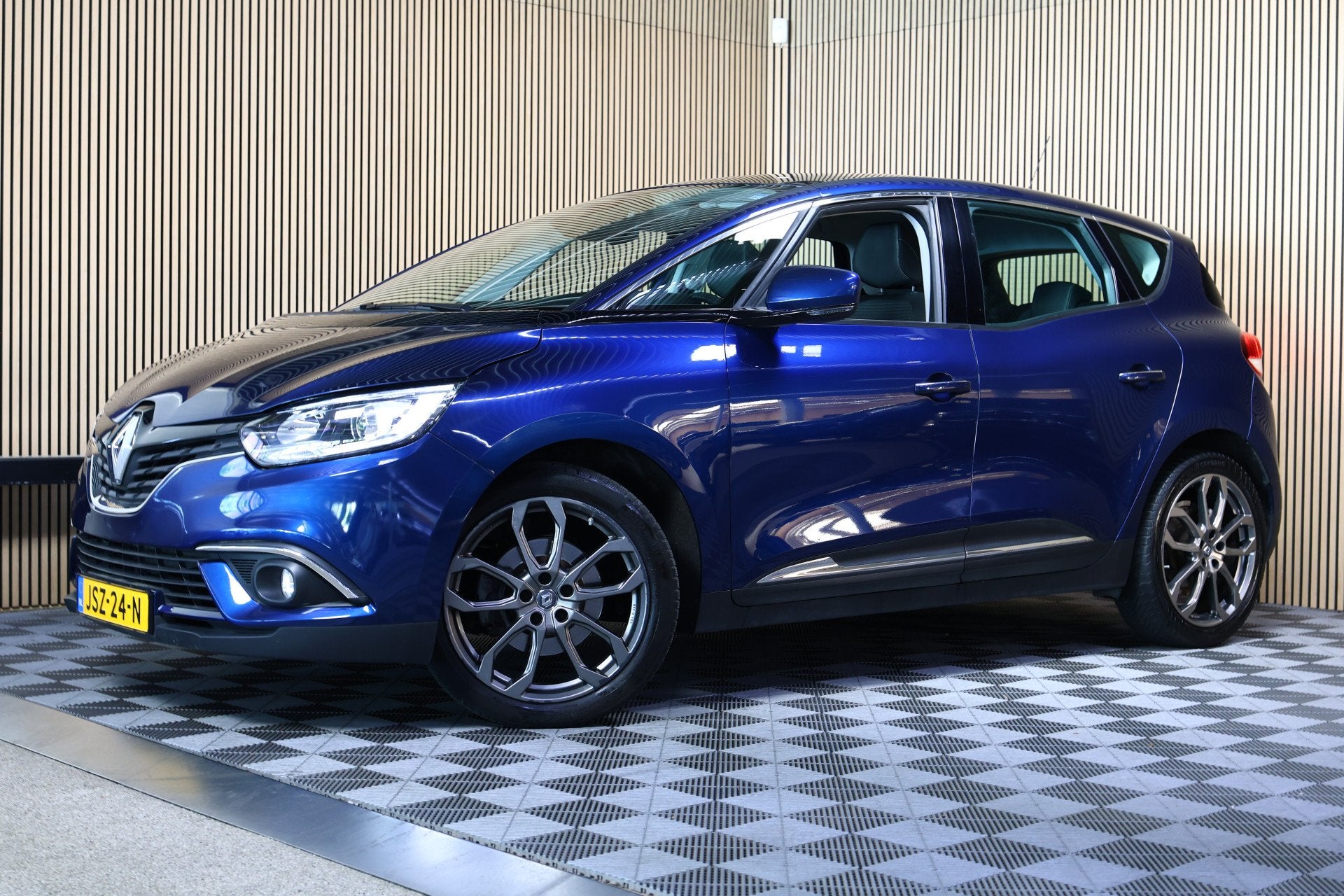 Renault Scénic 1.2 TCe Intens AVM LED NAVI CRUISE CLIMA KEY, Voorwielaandrijving, Stof, Gebruikt, 4 cilinders