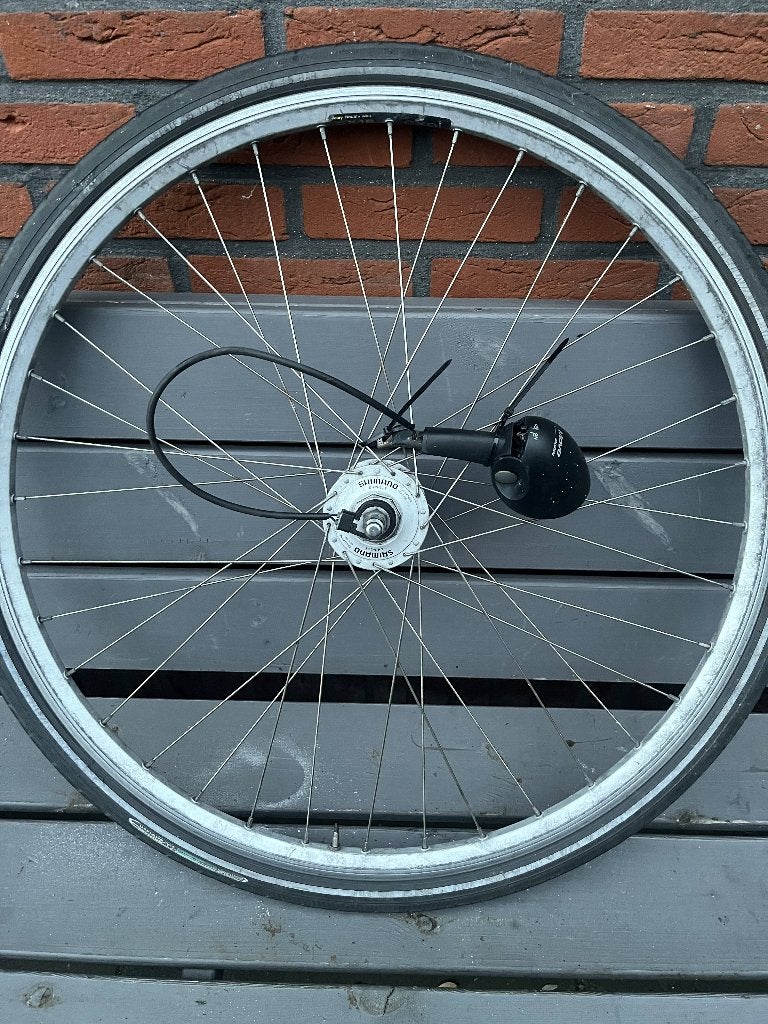 voorwiel met naafdynamo + werkende lamp 28 inch incl band, Fietsen en Brommers, Fietsonderdelen, Wiel, Gebruikt, Ophalen of Verzenden