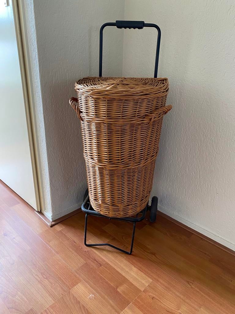 Leuke en handige rieten boodschappenkar, Ophalen, Gebruikt, Mand, Riet